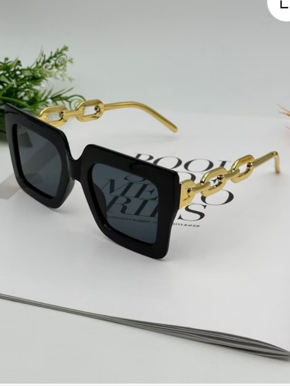 Women's Square Oversized Lens Fashion Sunglasses - Picture 1 of 8